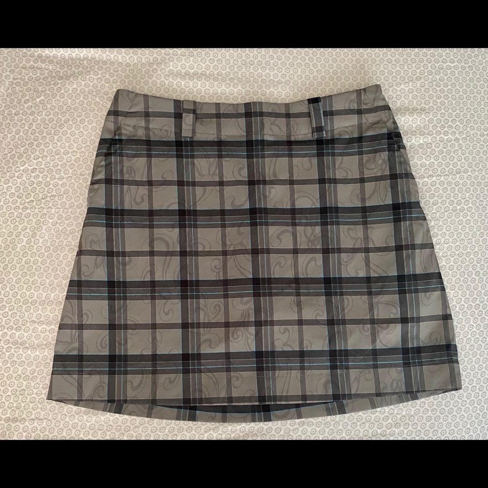Nike Golf Skort Plaid Excellent Condition size 8